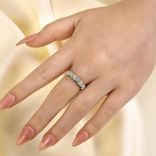 Round Moissanite Diamond Antique Wedding Band