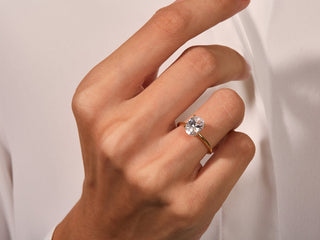2.0CT Oval Moissanite Diamond  Solitaire Engagement Ring
