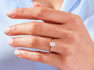 1.0CT Emerald Cut Moissanite Diamond Solitaire Engagement Ring