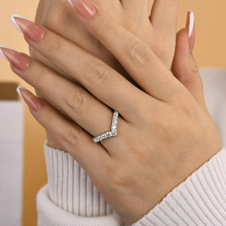 Round Moissanite Diamond Curve Wedding Band