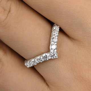 Round Moissanite Diamond Curve Wedding Band