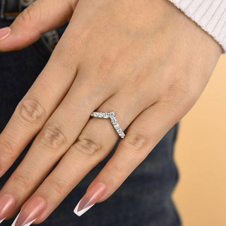 Round Moissanite Diamond Curve Wedding Band