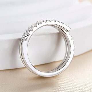 Round Moissanite Diamond Antique Wedding Band