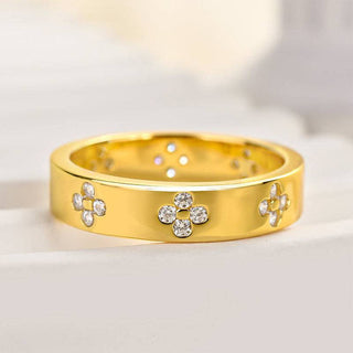 Round Moissanite Diamond Antique Wedding Band